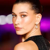 Hailey Bieber commence sa journée avec cette photo bien-être. Le devriez-vous ?