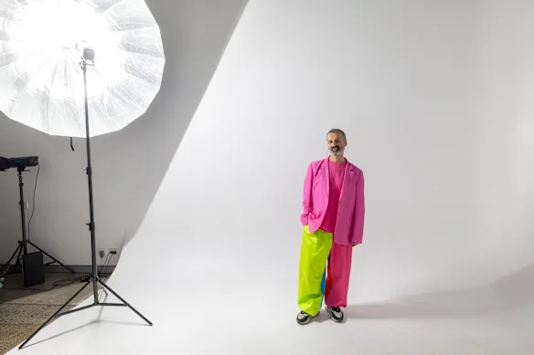 Le créateur Gary Bigeni célèbre son amour pour les femmes lors de la Fashion Week australienne.