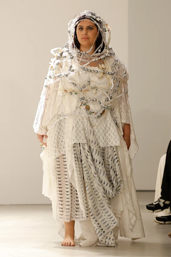 Le défilé Iordanes Spyridon Gogos de l'artiste Jordan Gogos à la Fashion Week australienne.
