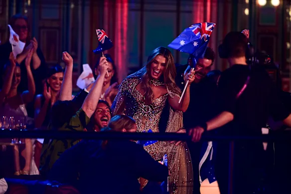 Goodrem brandit le drapeau australien aux côtés des fans à l'Eurovision à Vienne.