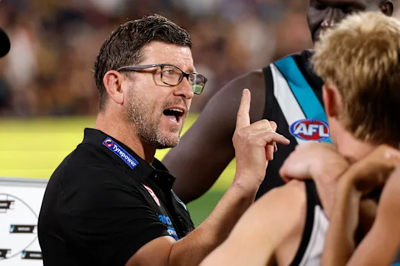 Port Adelaide a fait un début compétitif lors de la première saison de Josh Carr en tant qu'entraîneur senior.