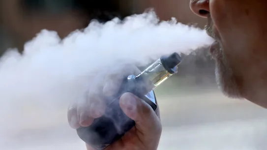 Une étude australienne récente a établi un lien entre le vapotage et le cancer de la bouche et du poumon.