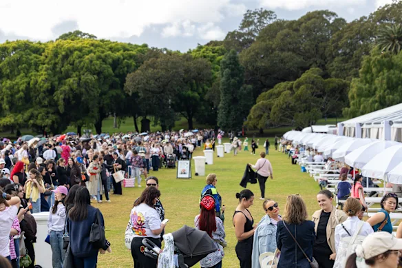 La file d'attente pour la première itération australienne du marché aux fleurs de Hendry durait des heures.