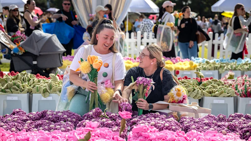 Des milliers de personnes font la queue pour un marché aux fleurs coloré, évasion et joyeux au jardin botanique de Sydney