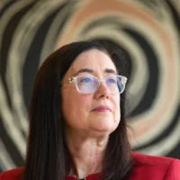 Pourquoi Gina Cass-Gottlieb donne tort aux critiques dans des affaires historiques contre Coles et Qantas