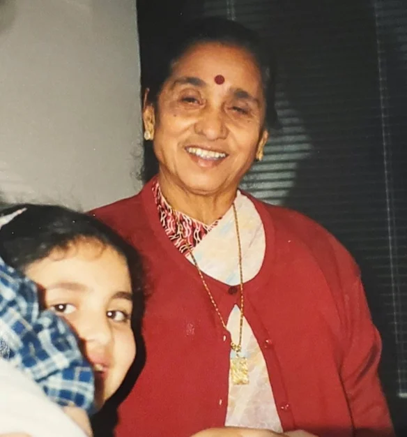 Ma Maa et ma sœur aînée lors de ma naissance à Sydney en 1999.