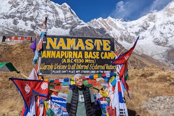 Je suis arrivé au camp de base de l'Annapurna lors de vacances avec mon partenaire en 2023.