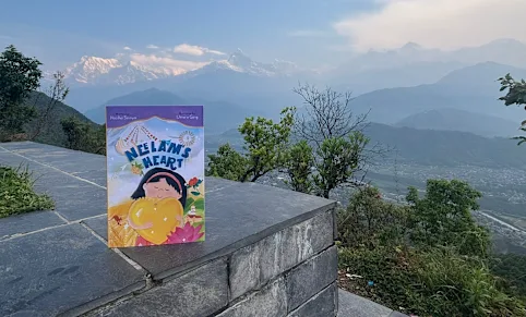 L'exemplaire de Neelam's Heart de ma mère lors d'un récent voyage au Népal.
