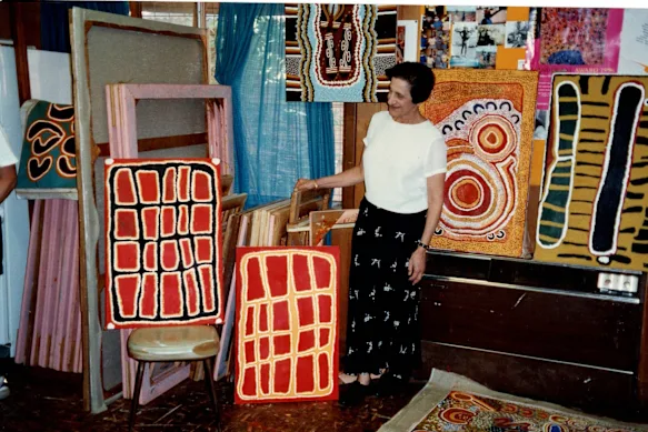 Marie Bashir chez Warlayirti Artists à Balgo Hills.