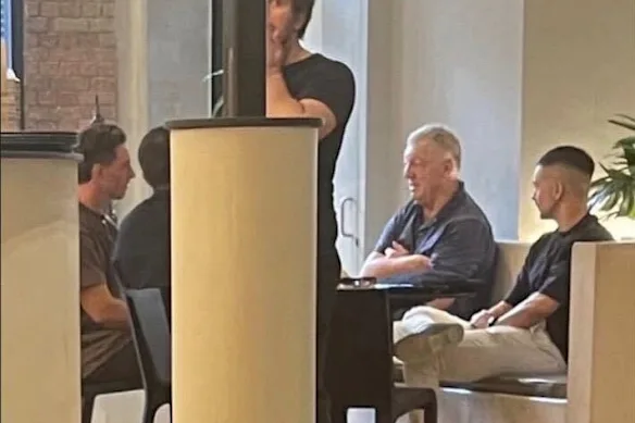 Sam Verrill et son équipe de direction rencontrent Phil Gould de Canterbury.