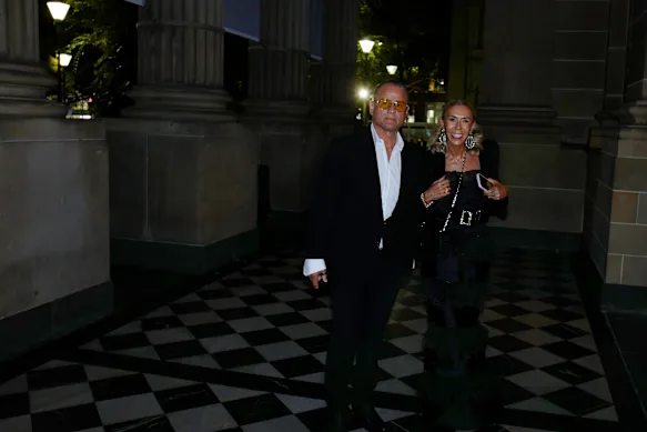 La milliardaire Heloise Pratt, de la famille manufacturière, avec son partenaire Jon Stevens de renommée INXS.