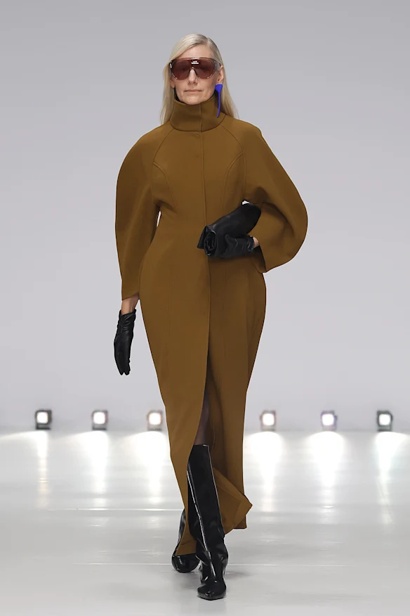 Célébrer les courbes à Mariam Seddiq, Australian Fashion Week.