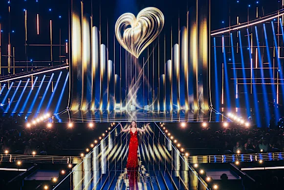 L'hôte de l'Eurovision Victoria Swarovski sur scène à Vienne, en Autriche.
