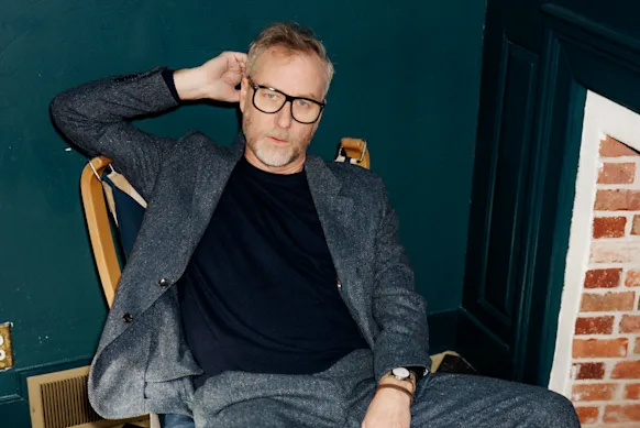 Matt Berninger joue Vivid.