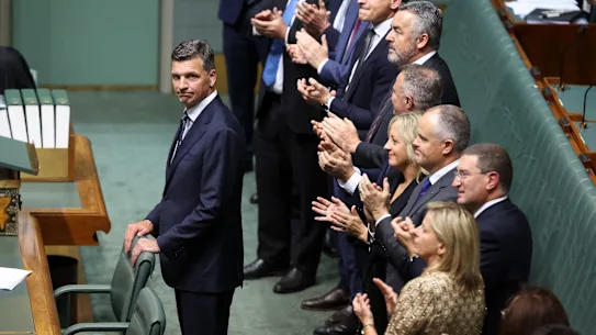 Tout en… Angus Taylor.