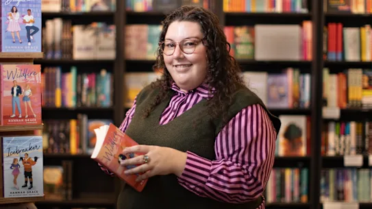 Anthea Bariamis, qui est devenue cette année la plus jeune éditrice de Simon & Schuster, se spécialise dans la signature de romans d'amour, notamment la série à succès Maple Hill de Hannah Grace.