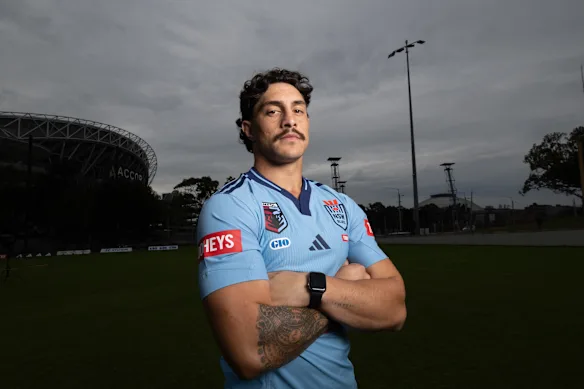 Kotoni Staggs débutera dans les centres des Bleus.