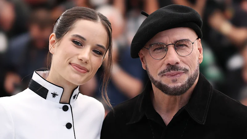Le premier film de réalisateur, Propeller One-Way Night Coach, remporte la Palme d'Or d'honneur à Cannes