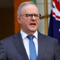 Le Premier ministre se souvient de Kumanjayi Little Baby et attaque le gouvernement du NT