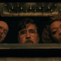 Alfred Molina et Geena Davis jouent dans l&rsquo;aventure surnaturelle du village de retraités de Netflix