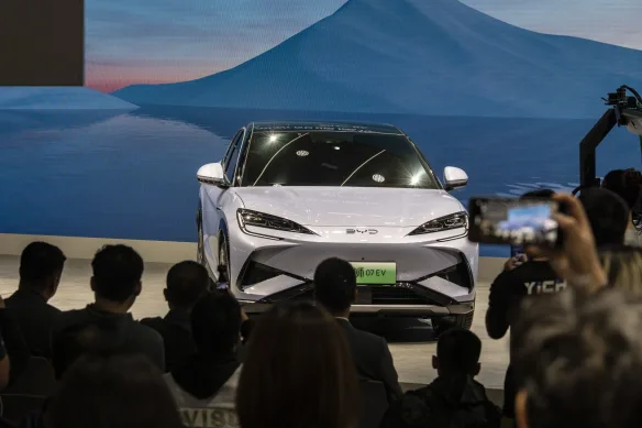 Avec les constructeurs automobiles contrôlés par l'État SAIC Motor et Chery, BYD et Geely sont à la tête d'une vague de voitures chinoises sur le marché mondial.