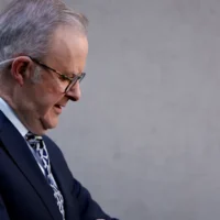 Anthony Albanese pense que ce mot en T lui permettra de remporter un troisième mandat. Ce n&rsquo;est pas une « taxe »