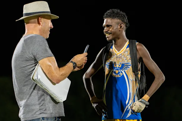 Jake Niall interviewant Silvagni Watson lors du Sir Doug Nicholls Round.