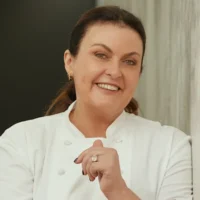 Une célèbre chef parle de la cuisine du prince Harry, de John Travolta et de Kylie Minogue, de sa rencontre avec Gordon Ramsay et Marco Pierre White, et de son fantasme de Nick Cave