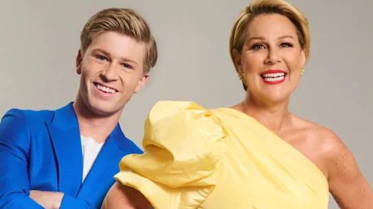 Je suis une célébrité, sortez-moi d'ici ! accueille Robert Irwin et Julia Morris.