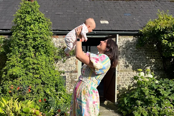 Natalie MacDonald et son enfant.