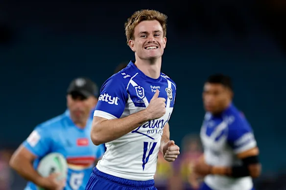 Lachlan Galvin était de bonne humeur pour les Bulldogs avant de prendre le terrain lors de la victoire du club contre le Storm.