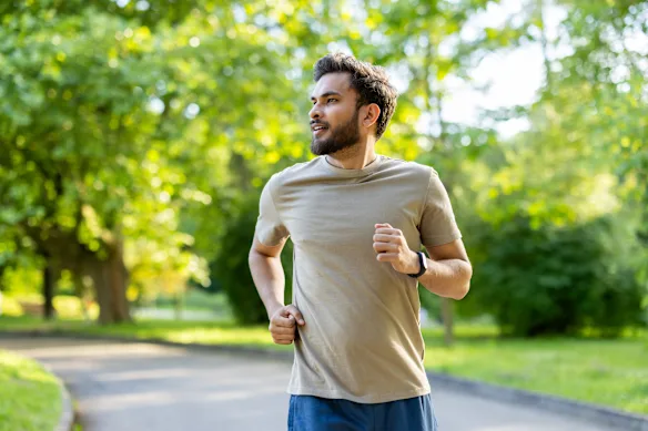Les experts recommandent de faire de l’exercice matinal à l’extérieur pour aider à gérer les symptômes du TDAH et de l’anxiété.