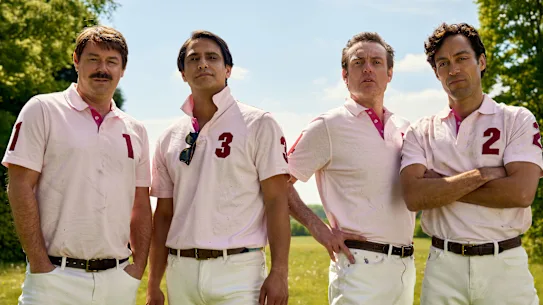 Danny Dyer dans le rôle de Freddie Jones, Luca Pasqualino dans le rôle de Bas Baddingham, Brendan Patricks dans le rôle de Henry Hampshire et Alex Hassell dans le rôle de Rupert Campbell-Black dans Rivals.
