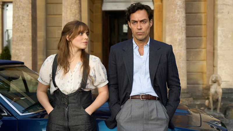 Alex Hassell et Bella Maclean taquinent la relation entre Rupert et Taggie