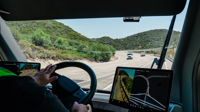 Le nouveau véhicule électrique de Tesla pourrait lui donner une étincelle bien nécessaire