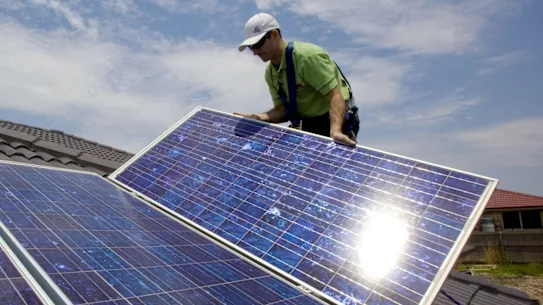Le programme a été conçu pour porter à 1 million le nombre de foyers équipés de panneaux solaires à Victoria d'ici une décennie.