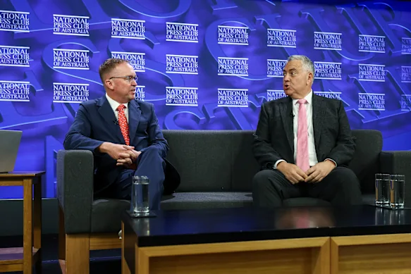Mick Mulvaney et Joe Hockey ont déclaré que les États-Unis étaient confrontés à des problèmes majeurs dans la production de sous-marins.