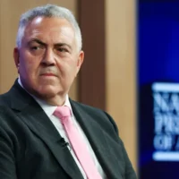 Joe Hockey se dit nerveux à propos d&rsquo;AUKUS – et veut qu&rsquo;Albanese appelle Trump à froid