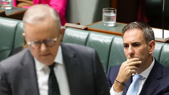 Le Premier ministre Anthony Albanese et le trésorier Jim Chalmers lors de l'heure des questions aujourd'hui.