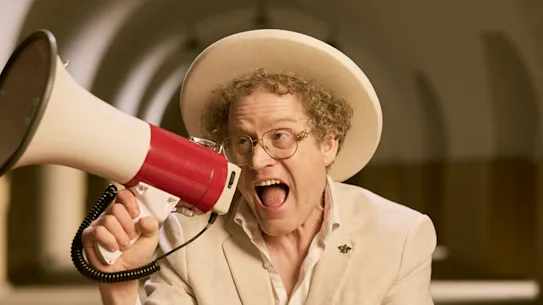 John Safran joue dans le nouveau documentaire SBS Shut Your Big Fat Mouth John Safran.