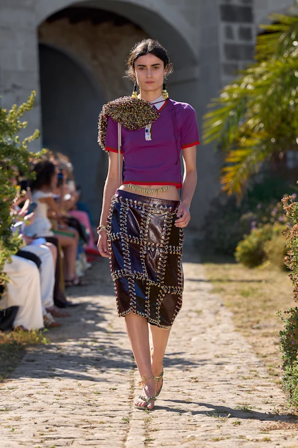 Le défilé Alemais resort 2027 en Espagne.