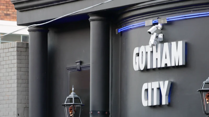 Le bordel de Melbourne, Gotham City, poursuit la Bendigo Bank pour discrimination