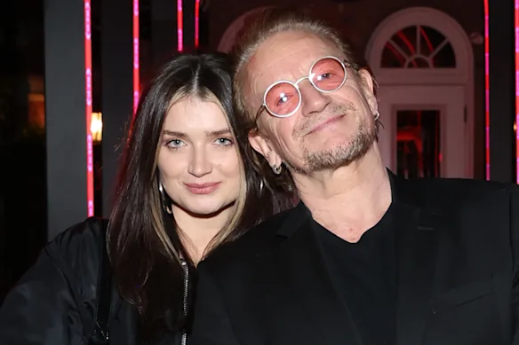 Eve Hewson avec son père, Bono, en 2022.