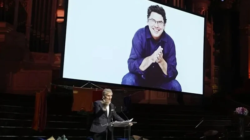 Un mémorial, une célébration digne de la vie de James Valentine