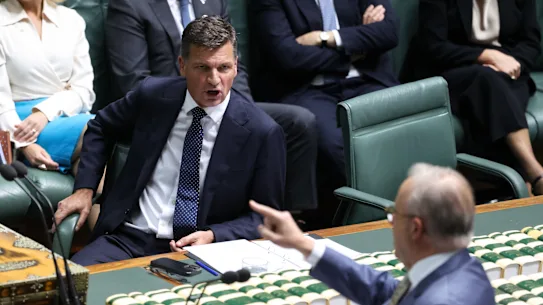 Angus Taylor a qualifié le Premier ministre de « connard arrogant » pendant l’heure des questions.