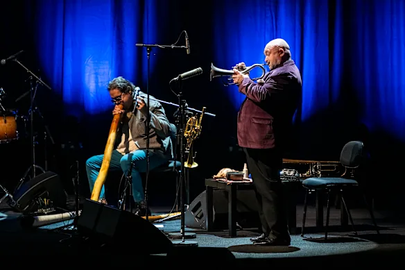 William Barton et James Morrison se produisent avec The Others.