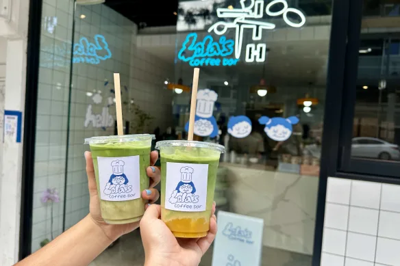 Matcha à la pistache et matcha à la mangue au Lola's Coffee Bar à Kelvin Grove.