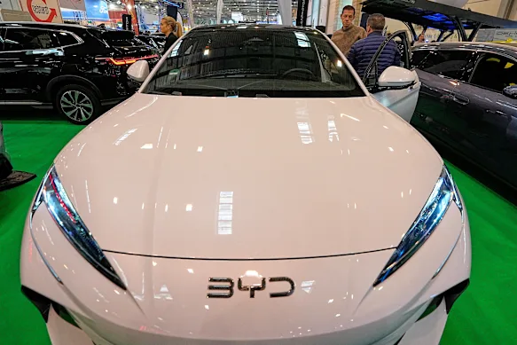 Une voiture électrique BYD exposée au salon automobile d'Essen, en Allemagne.