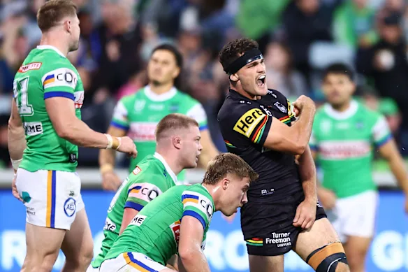 Nathan Cleary célèbre son essai contre Canberra dimanche,