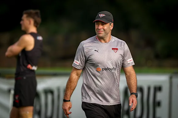Entraîneur par intérim d'Essendon et joueur de premier plan en 2000, Dean Solomon à l'entraînement mardi.